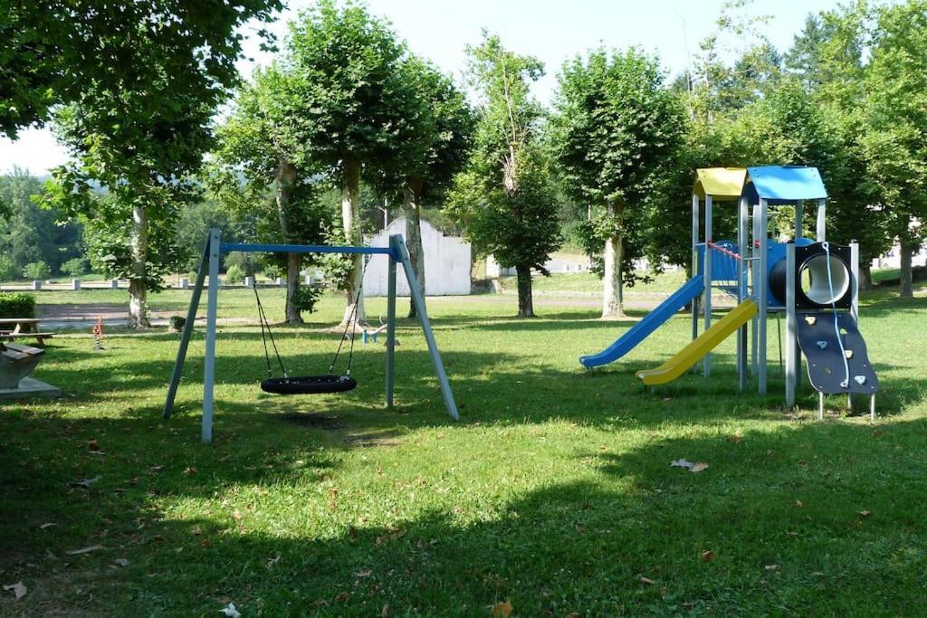 Cottage Les Pyrenees Au Bord De L'Eau Barbazan Екстер'єр фото