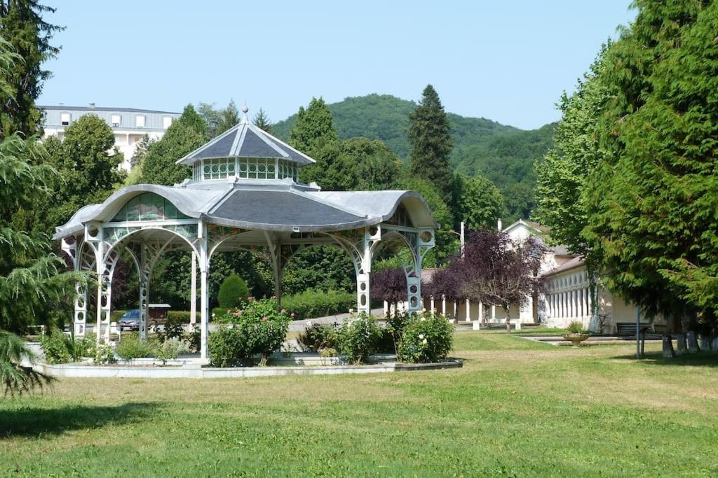 Cottage Les Pyrenees Au Bord De L'Eau Barbazan Екстер'єр фото